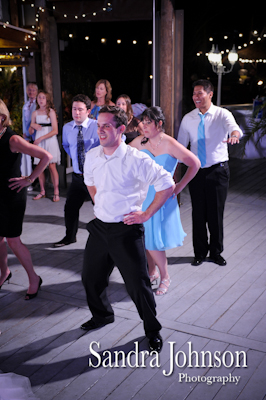 Best Lakeside wedding at Paradise Cove in Orlando, Florida - Wedding photographer - Sandra Johnson (SJFoto.com)